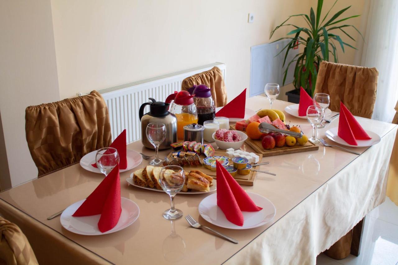 Hotel Living Suto Orizari Zewnętrze zdjęcie