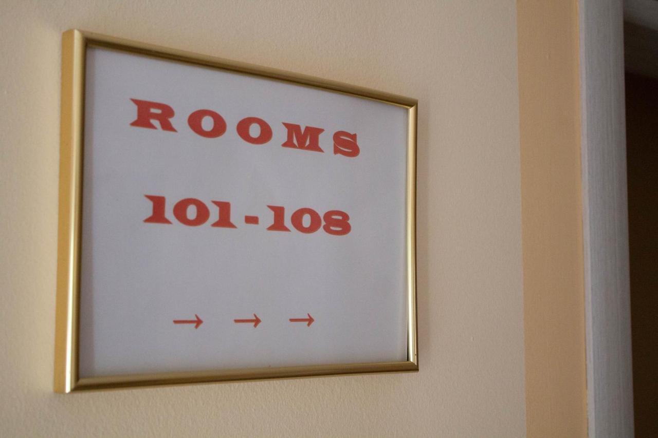 Hotel Living Suto Orizari Zewnętrze zdjęcie