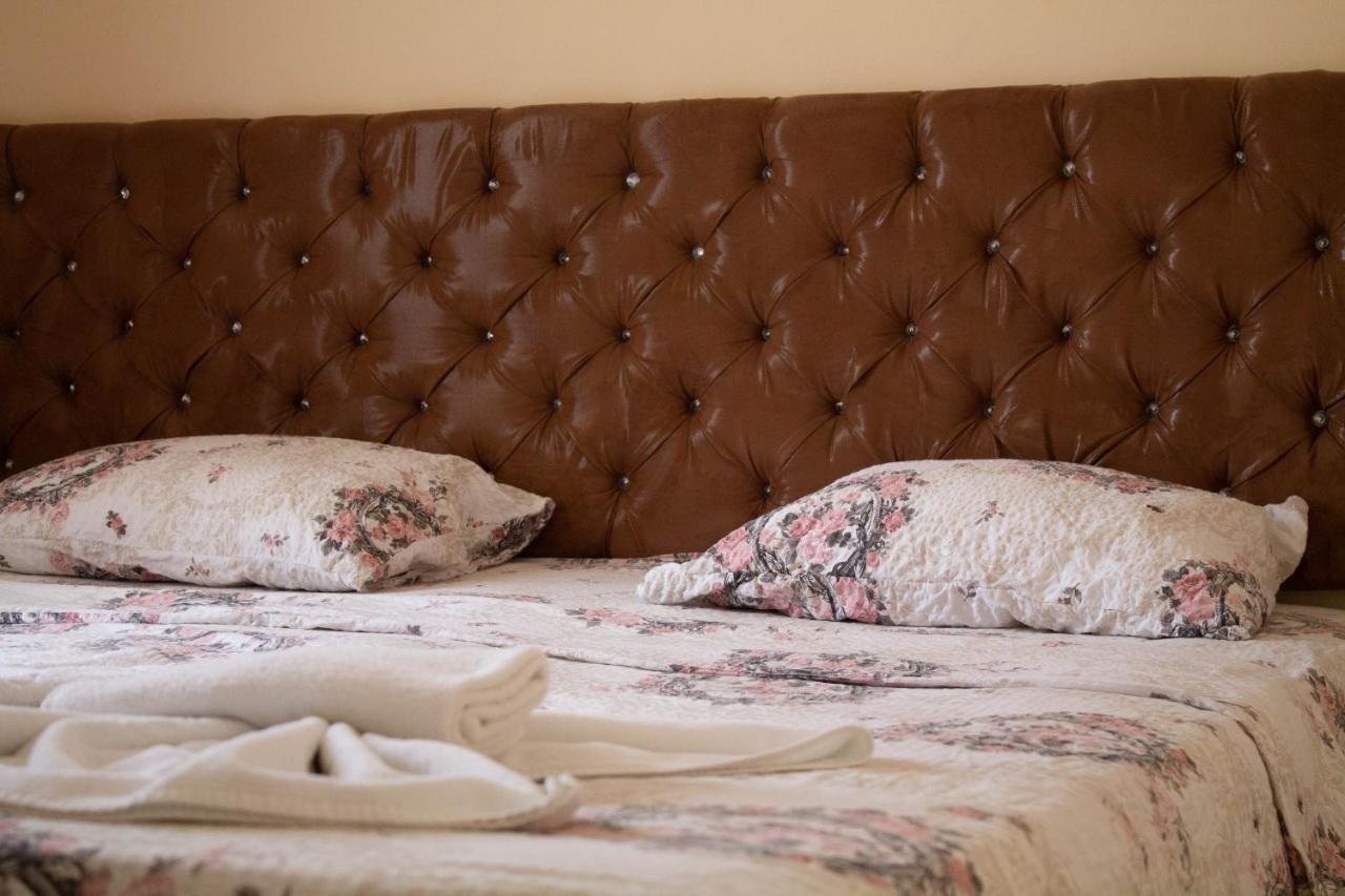 Hotel Living Suto Orizari Zewnętrze zdjęcie