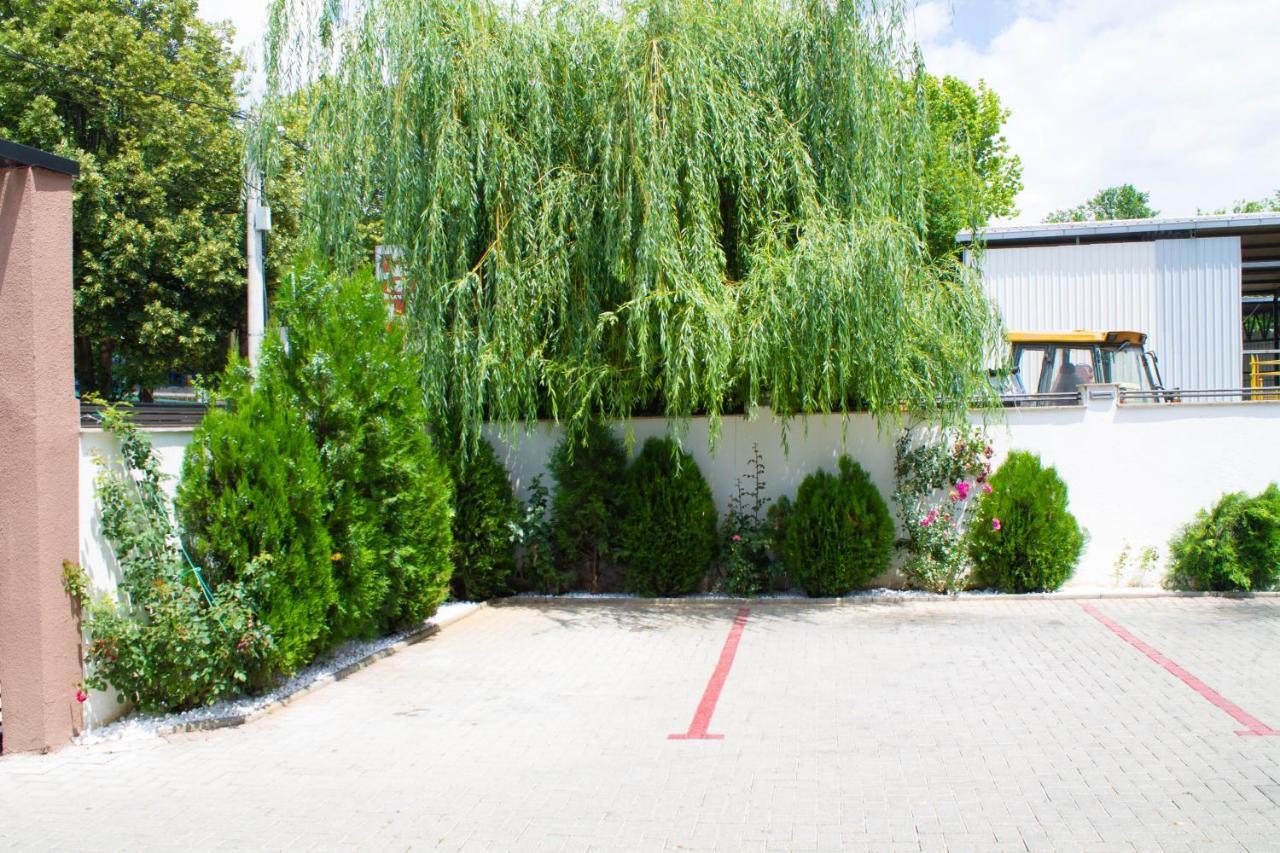 Hotel Living Suto Orizari Zewnętrze zdjęcie