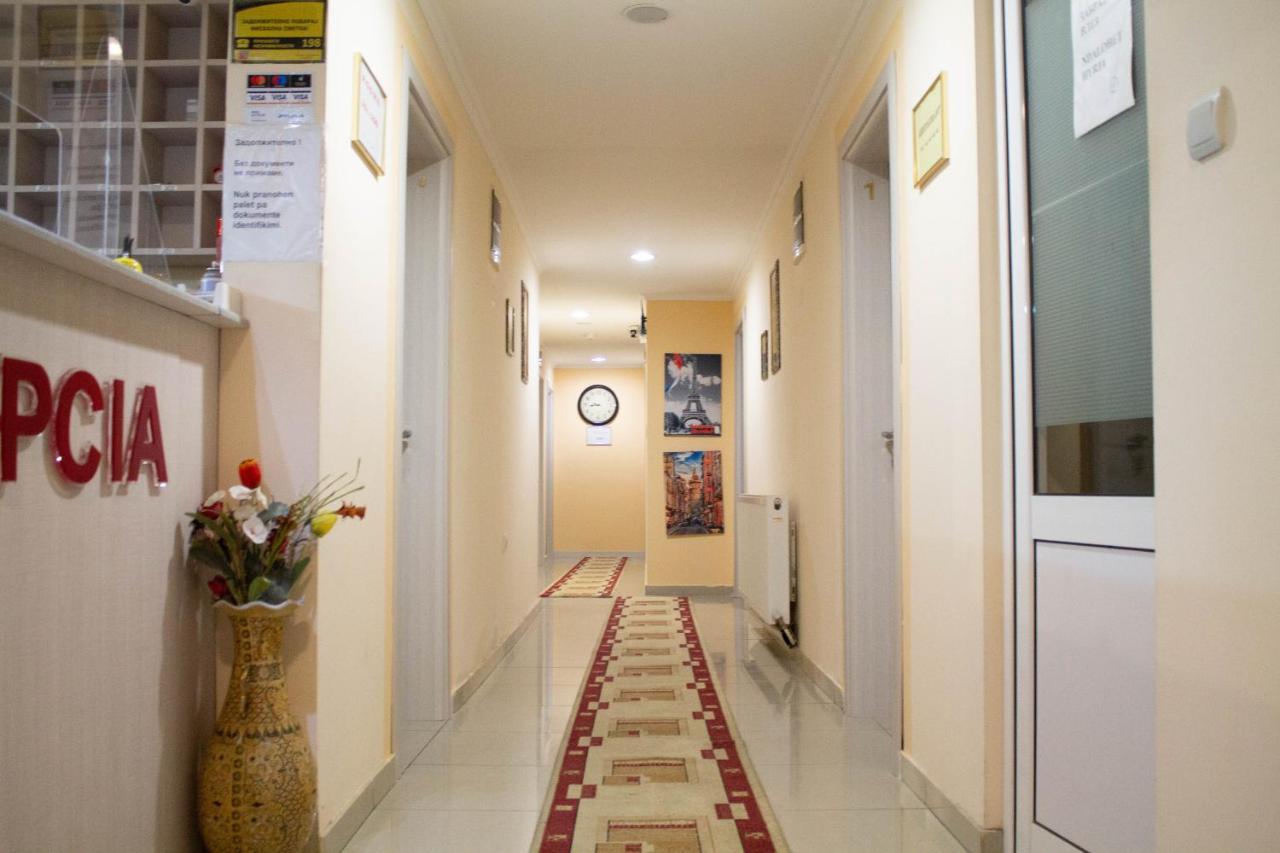 Hotel Living Suto Orizari Zewnętrze zdjęcie