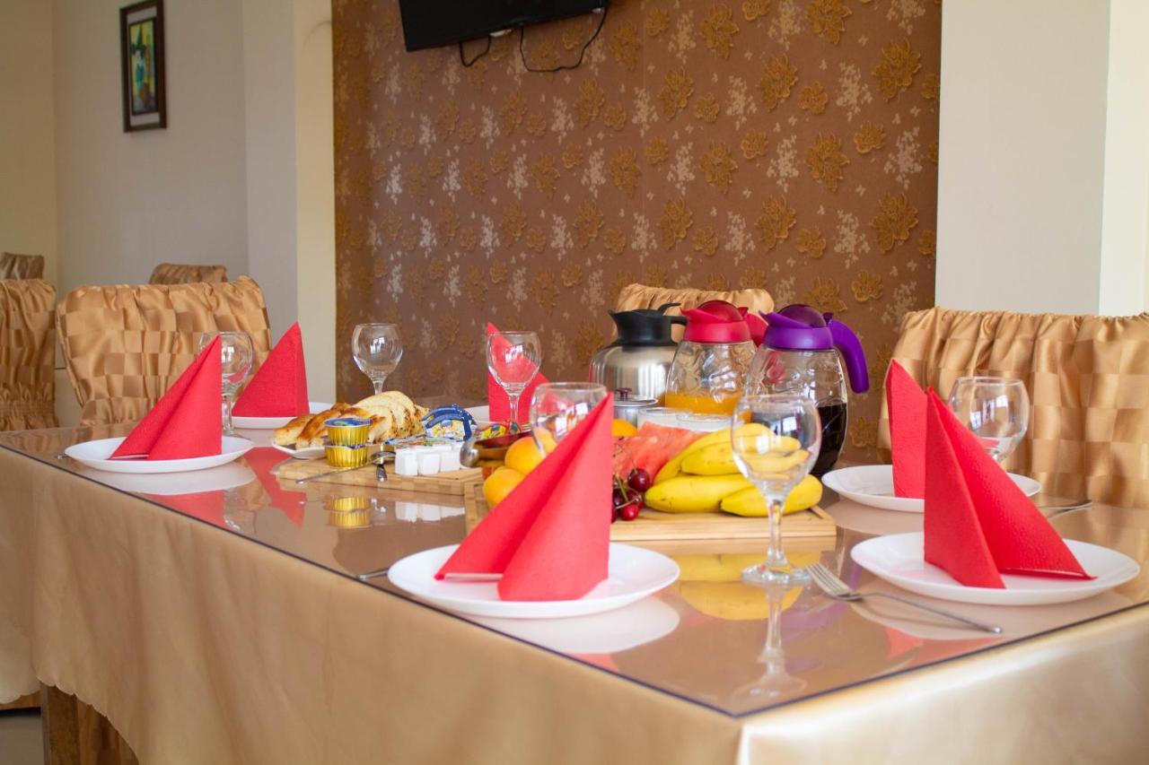 Hotel Living Suto Orizari Zewnętrze zdjęcie