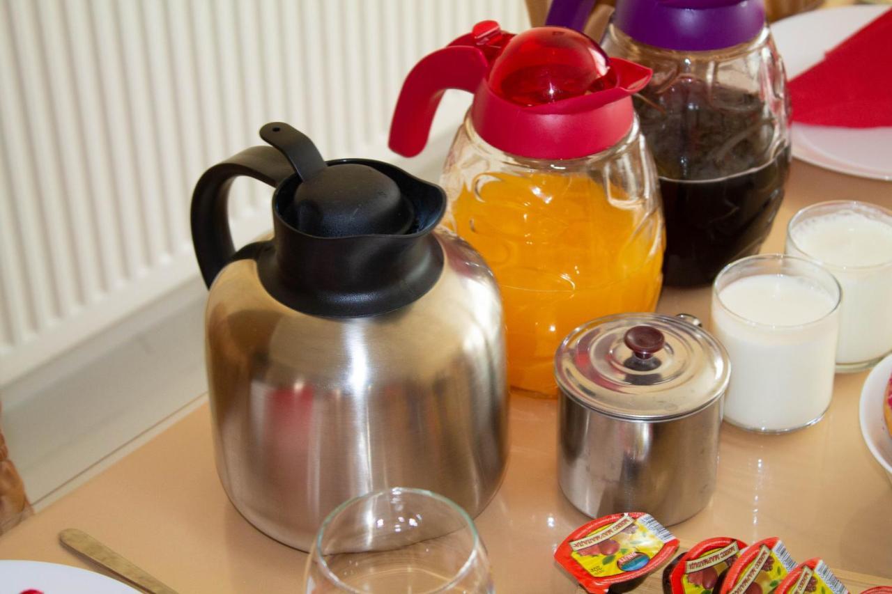 Hotel Living Suto Orizari Zewnętrze zdjęcie