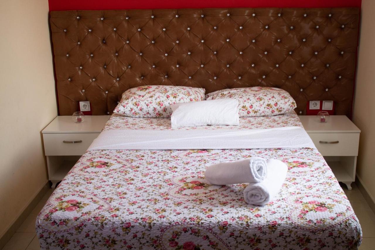 Hotel Living Suto Orizari Zewnętrze zdjęcie