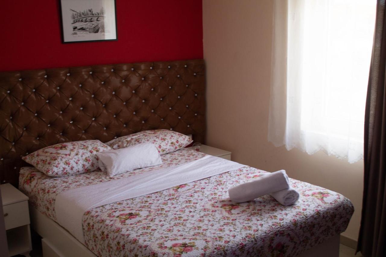 Hotel Living Suto Orizari Zewnętrze zdjęcie