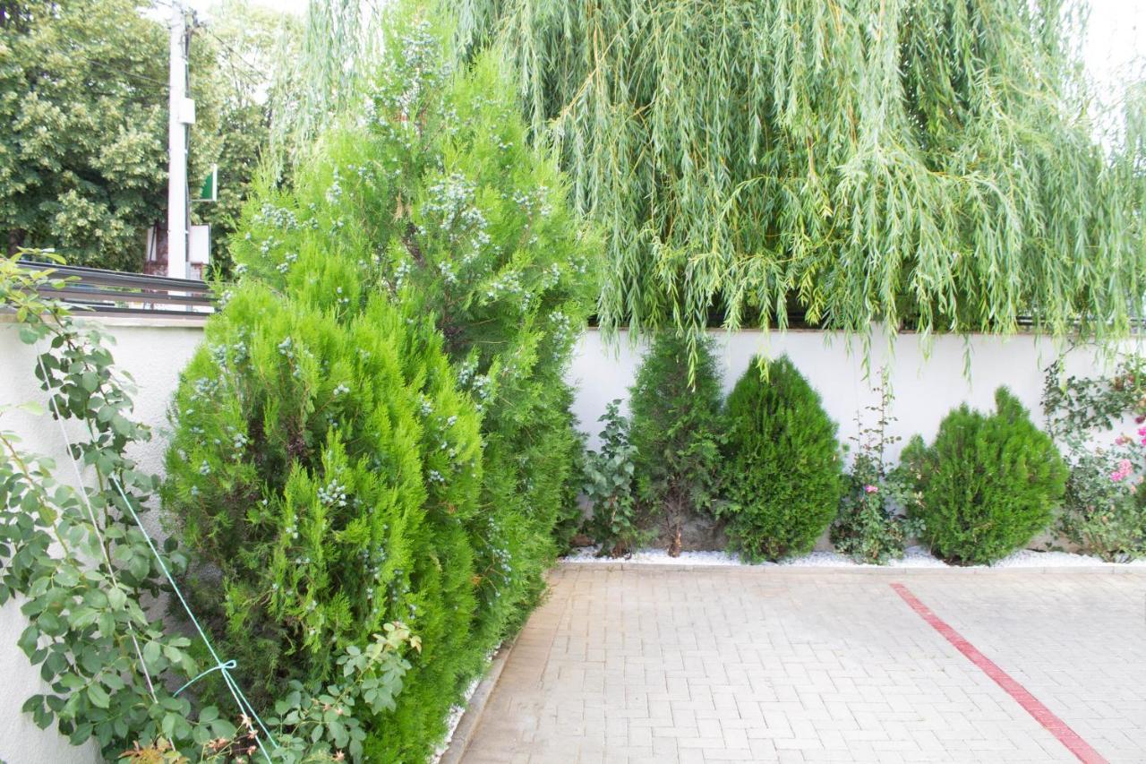 Hotel Living Suto Orizari Zewnętrze zdjęcie