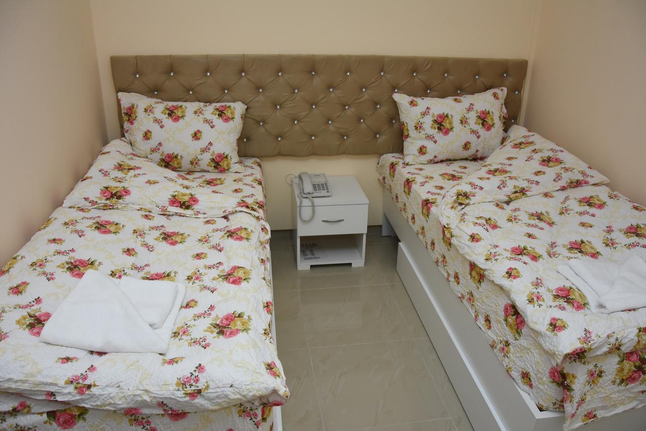 Hotel Living Suto Orizari Zewnętrze zdjęcie